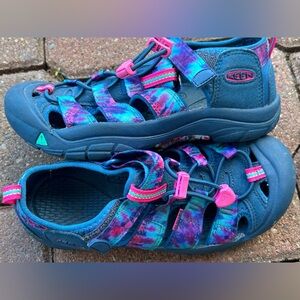 KEEN H2 size 3Y waterproof hiking sandal